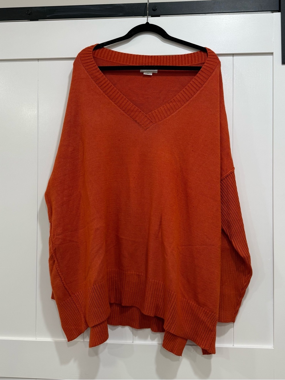 Chic Soul Relaxed V-Neck Sweater in Rust